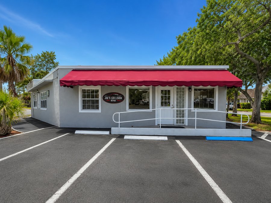 Joe's Collision Repair front office in Vero Beach, FL